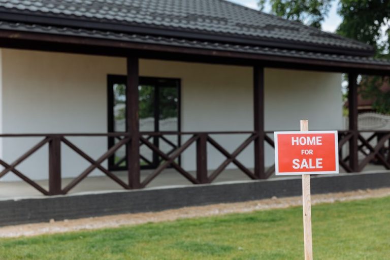 Can I Buy a House with 30000 Deposit in Australia?