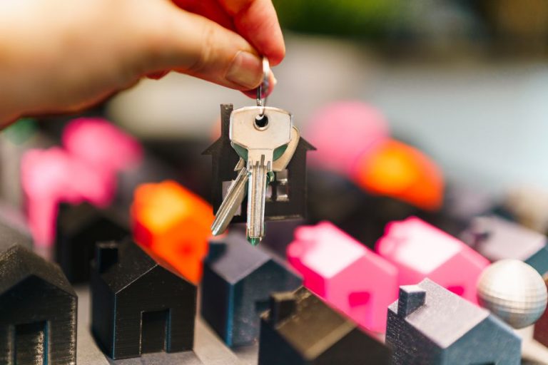 Can I Use Equity in My Home to Buy Shares Australia? A Complete Guide