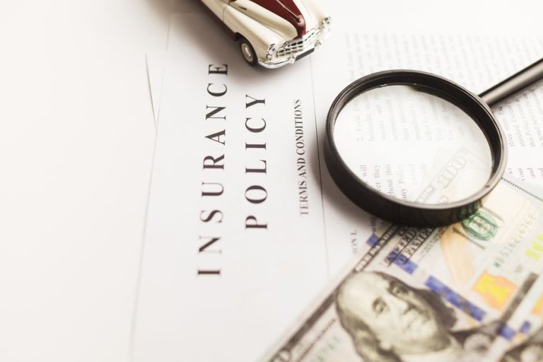 What is the Difference Between Term Life and Whole Life Insurance Australia?